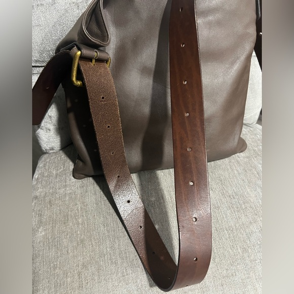 Authentic Bottega Veneta Leather Messenger Bag - EUC - Picture 7 of 12